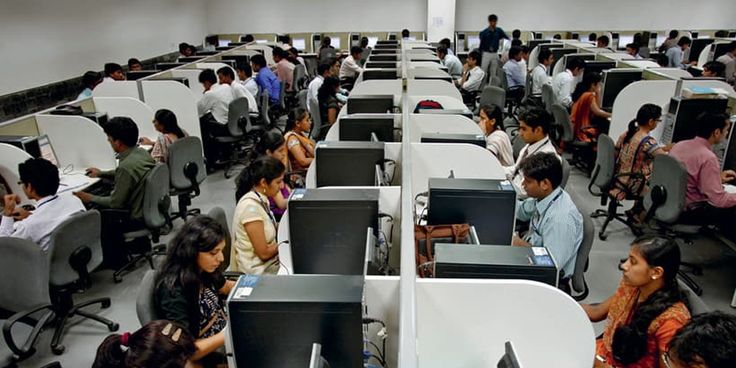 Professional Inbound Call Center Agents Providing Customer Support at Geniusoft